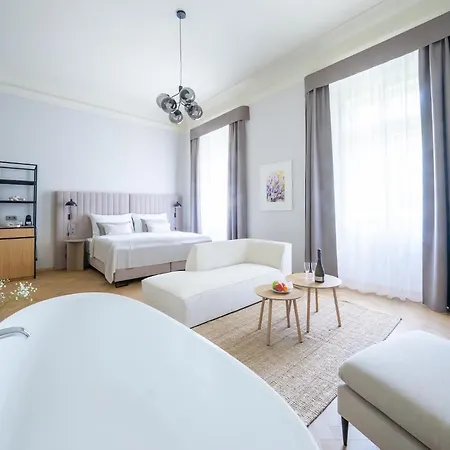 Zamek Hotel *