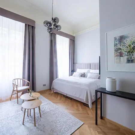 Zamek Hotel *